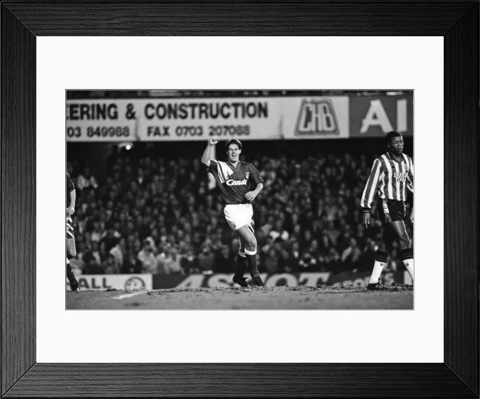 Framed Print : Southampton 1-1 Liverpool, Division One match held at The Dell, Southampton
