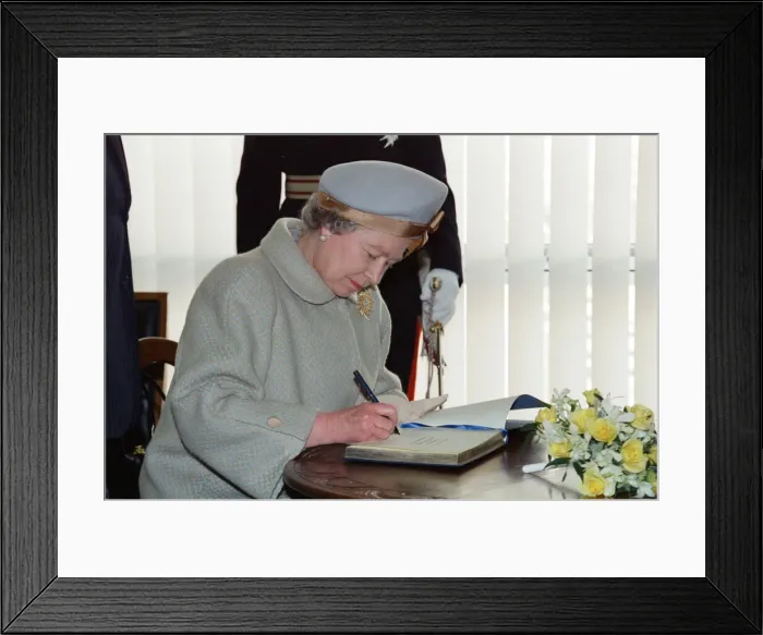 Framed Print : Queen Elizabeth II visits Leicester Royal Infirmary to open the Windsor Building Framed Print : Queen Elizabeth II visits Leicester Royal Infirmary to open the Windsor Building