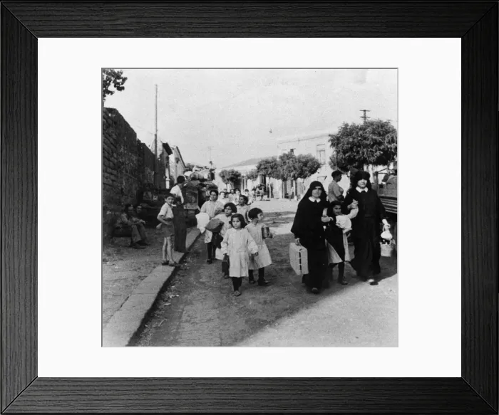 Framed Print : Nuns return to their convent after Allied victory, Sicily, Italy. Second World War Framed Print : Nuns return to their convent after Allied victory, Sicily, Italy. Second World War