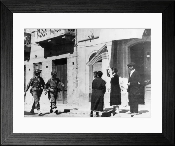 Framed Print : Citizens of Barcelona, Sicily, welcome US Troops with the US flag Framed Print : Citizens of Barcelona, Sicily, welcome US Troops with the US flag