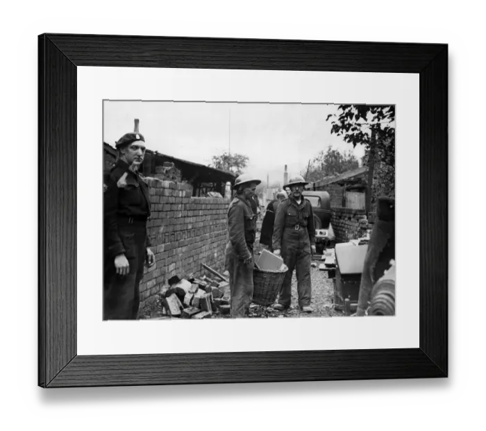 Framed Print : Members of the Civil Defence Services seen here salvaging goods Framed Print : Members of the Civil Defence Services seen here salvaging goods