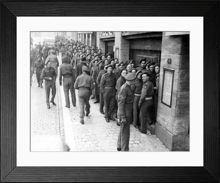 Framed Print : A queue of soldiers waiting to buy Christmas presents for home at a Brussels store