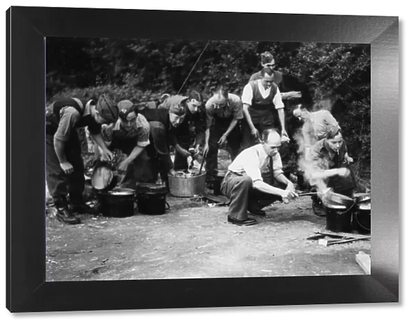 Reading Standard. Valpy Street, Reading. Cooks prepare dinner at the Reading Home Guard