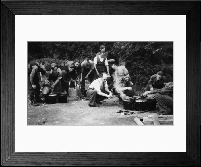 Framed Print : Reading Standard. Valpy Street, Reading. Cooks prepare dinner at the Reading Home Guard
