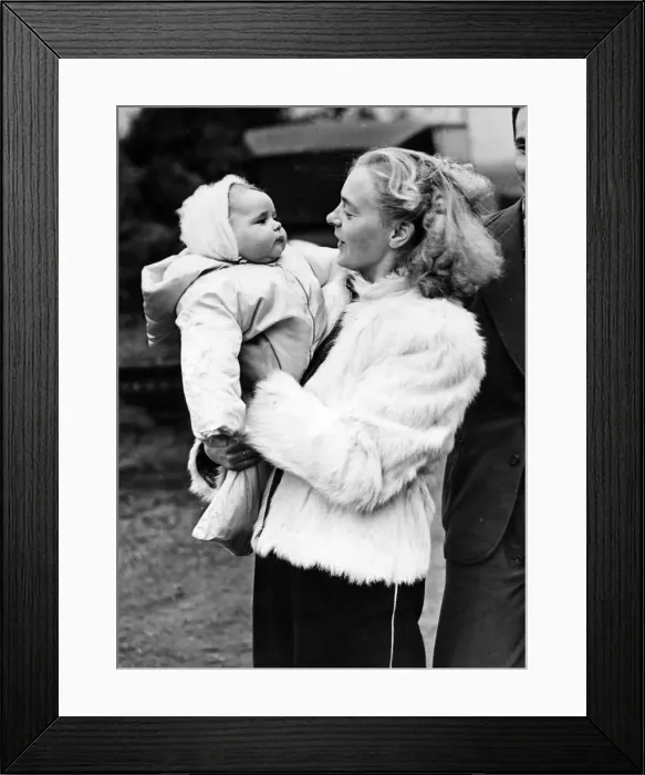 Framed Print : Children snatched by the British Navy from the Nazi menace in Spitsbergen have arrived in Framed Print : Children snatched by the British Navy from the Nazi menace in Spitsbergen have arrived in