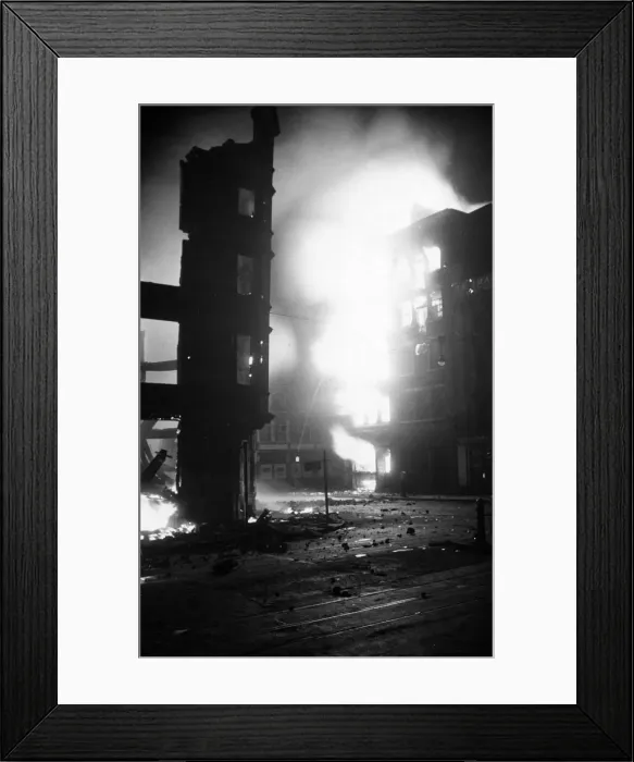 Framed Print : Second World War, Second Great Fire of London. Fire after Fire Framed Print : Second World War, Second Great Fire of London. Fire after Fire