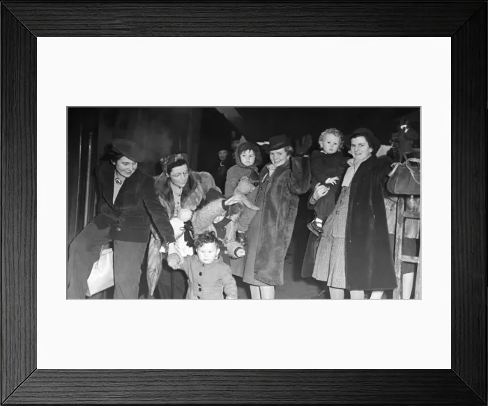 Framed Print : First wives off to Europe. First families going to join soldiers stationed in Europe Framed Print : First wives off to Europe. First families going to join soldiers stationed in Europe
