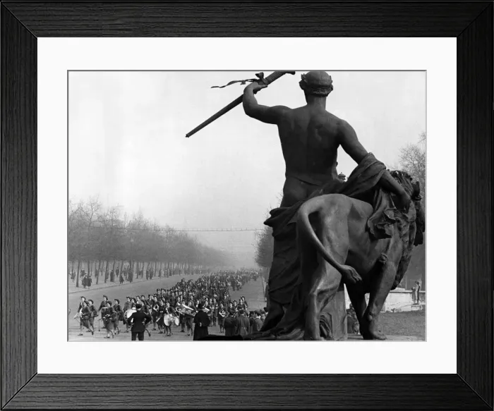 Framed Print : Salute the Soldier Campaign, parade and march past, outside Buckingham Palace Framed Print : Salute the Soldier Campaign, parade and march past, outside Buckingham Palace