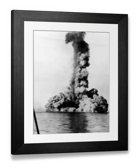Framed Print : Italian ship Artigliere is sunk by HMS York. May 1941 Framed Print : Italian ship Artigliere is sunk by HMS York. May 1941