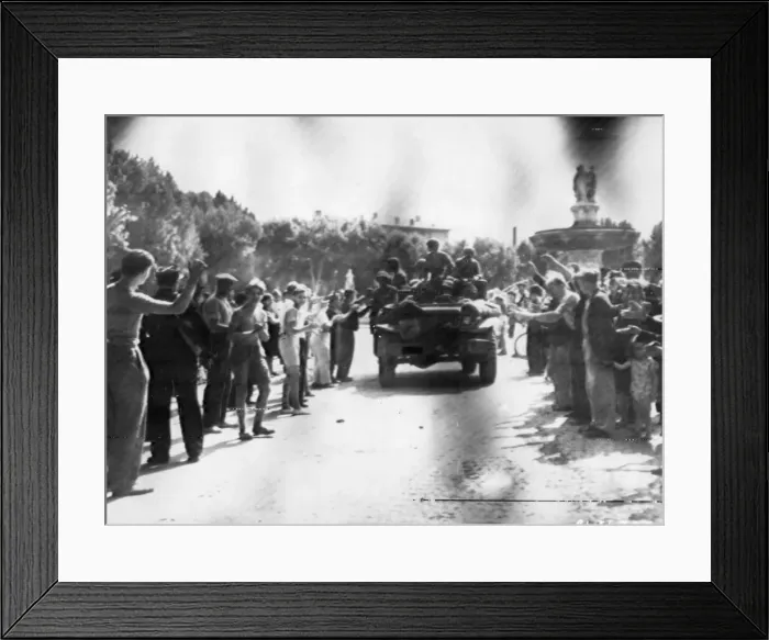 Framed Print : Troops of the Seventh Army enter the city of Aix in Southern France. August 1944