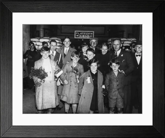 Framed Print : Evacuations of civilians in Britain during World War II Framed Print : Evacuations of civilians in Britain during World War II