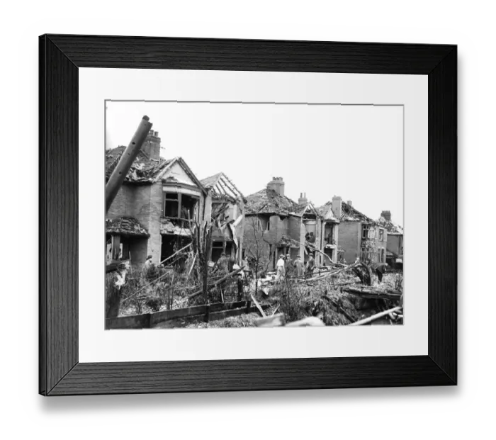 Framed Print : Cottingham Road, Hull, Yorkshire, after it was bombed in the Blitz. November 1940 Framed Print : Cottingham Road, Hull, Yorkshire, after it was bombed in the Blitz. November 1940