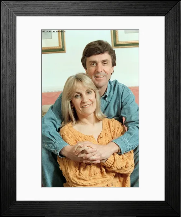 Framed Print : LYNNE AND JOHN STAPLETON IN THEIR TWICKENHAM HOME PICS