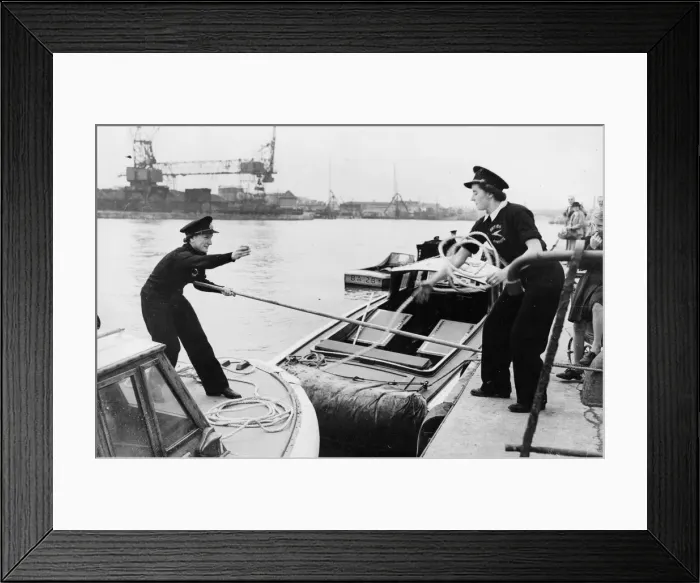 Framed Print : Britains Civil Air Service working at Poole Harbour. Dorset