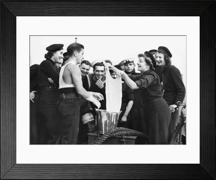 Framed Print : Wren boat crews. 20th November 1944, Plymouth. Wrens ratings have manned most of the duty Framed Print : Wren boat crews. 20th November 1944, Plymouth. Wrens ratings have manned most of the duty