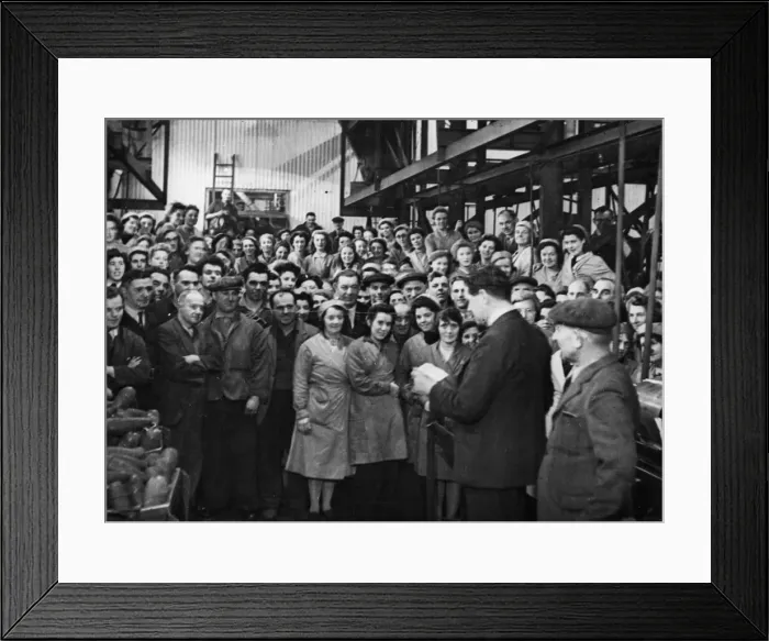 Framed Print : A small West Country arms firm has produced one million trench mortar bombs so quickly Framed Print : A small West Country arms firm has produced one million trench mortar bombs so quickly