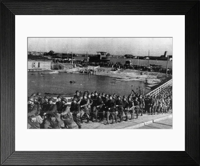 Framed Print : Scenes on the Eastern front during the counter-offensive campaign of the Soviet Red Army Framed Print : Scenes on the Eastern front during the counter-offensive campaign of the Soviet Red Army