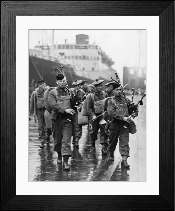Framed Print : The Pipe Band of the Canadian Army arrive at Liverpool, Merseyside, in May 1940 Framed Print : The Pipe Band of the Canadian Army arrive at Liverpool, Merseyside, in May 1940