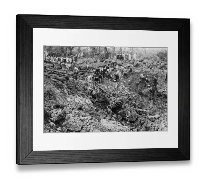 Framed Print : The crator at Palmers Green Railway Station on the LNER line Framed Print : The crator at Palmers Green Railway Station on the LNER line