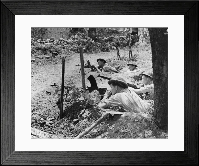 Framed Print : British patrols clear the way in Italy. 19th July 1944 Framed Print : British patrols clear the way in Italy. 19th July 1944