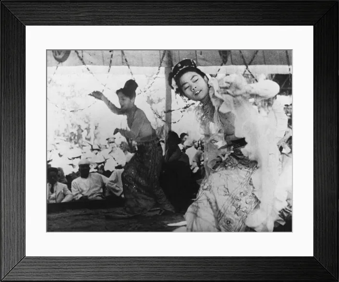 Framed Print : A scene from the Army Film Unit Production - Burma Victory Framed Print : A scene from the Army Film Unit Production - Burma Victory