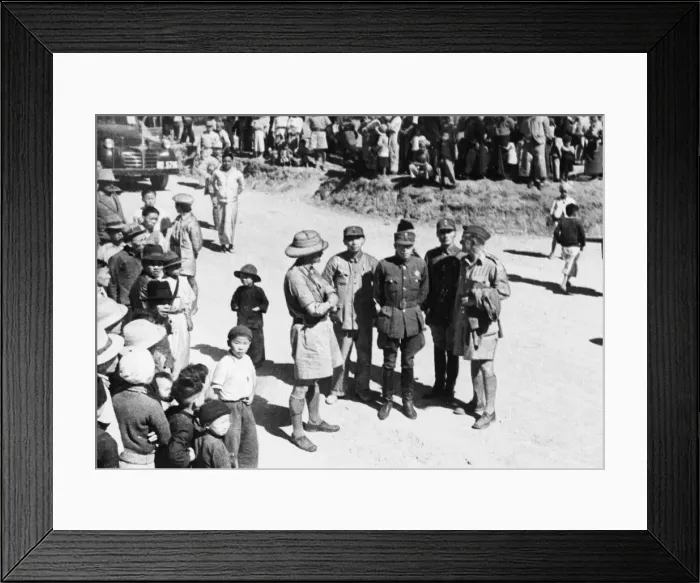 Framed Print : British officers meet with a Chinese Colonel and other officers of the Chinese forces Framed Print : British officers meet with a Chinese Colonel and other officers of the Chinese forces