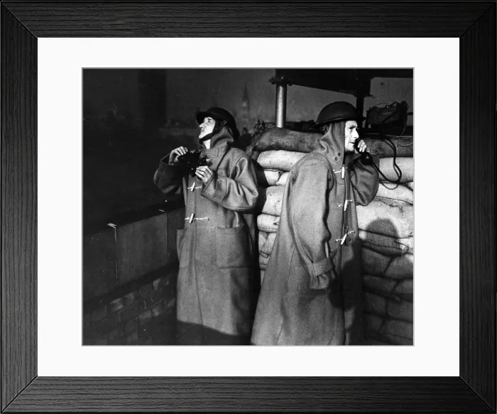 Framed Print : Observation post headquarters, night action in London. Circa 1941 Framed Print : Observation post headquarters, night action in London. Circa 1941