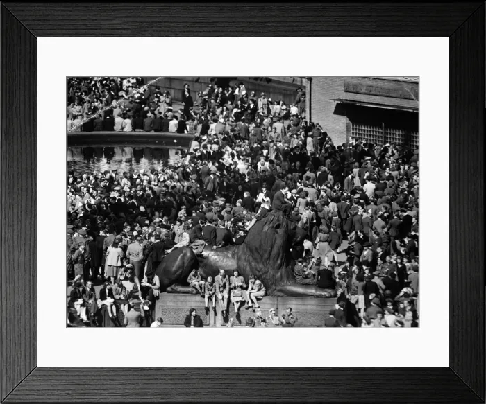 Framed Print : VJ Day. The crowd around the lion in Trafalgar Square listening to the dance music Framed Print : VJ Day. The crowd around the lion in Trafalgar Square listening to the dance music