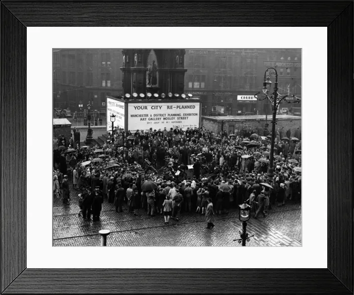 Framed Print : Victory over Japan Day celebrations in Manchester. The crowd in Albert Square undeterred Framed Print : Victory over Japan Day celebrations in Manchester. The crowd in Albert Square undeterred