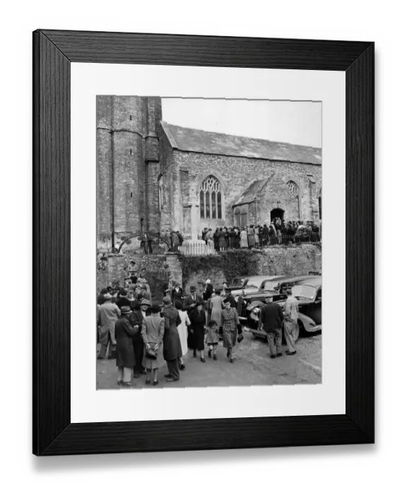 Framed Print : Villagers evacuate to make way for army manoeuvres in a South West county Framed Print : Villagers evacuate to make way for army manoeuvres in a South West county
