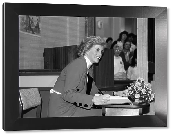Diana, Princess of Wales visits Birmingham Accident Hospital. 8th March 1990