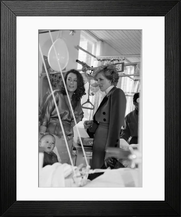 Framed Print : Diana, Princess of Wales visits Birmingham Accident Hospital. 8th March 1990 Framed Print : Diana, Princess of Wales visits Birmingham Accident Hospital. 8th March 1990