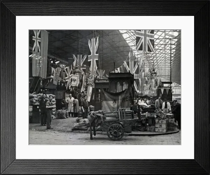 Framed Print : VE Day scene at a market in Manchester. 8th May 1945