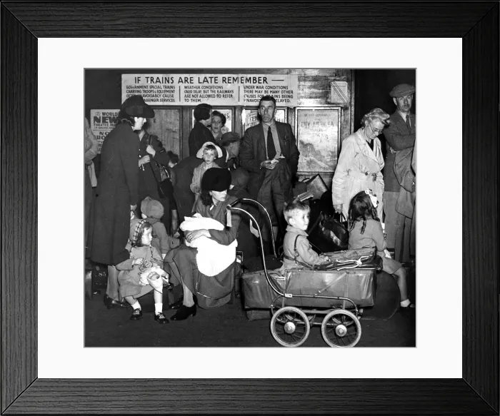 Framed Print : Scene in the queue at Paddington Station, London, for the train to Wales. July 1944