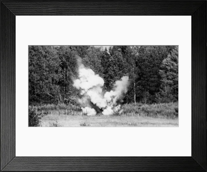 Framed Print : Soldiers of the Soviet Red Army destroy a German strong point during their offensive Framed Print : Soldiers of the Soviet Red Army destroy a German strong point during their offensive