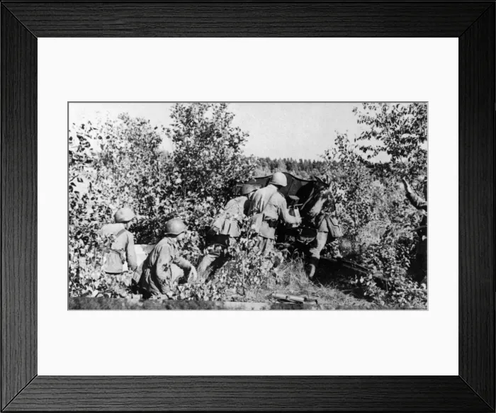 Framed Print : Soldiers of the Soviet Red Army destroy a German strong point during their offensive Framed Print : Soldiers of the Soviet Red Army destroy a German strong point during their offensive