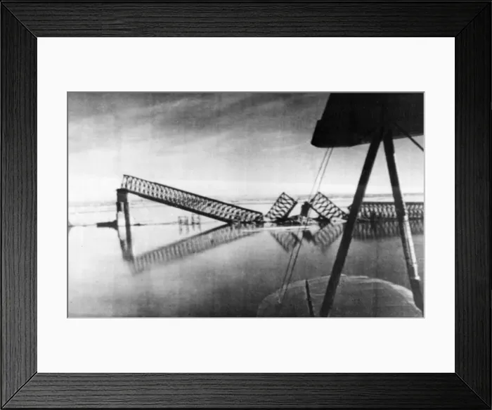 Framed Print : The railway bridge across the River Dnieper at Dnipropetrovsk Framed Print : The railway bridge across the River Dnieper at Dnipropetrovsk