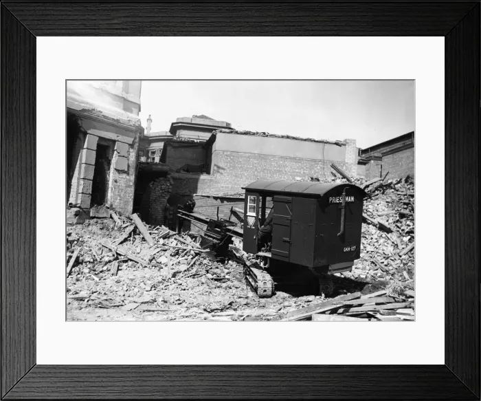 Framed Print : Scenes in Hull, the most severely damaged British city or town during the Second World