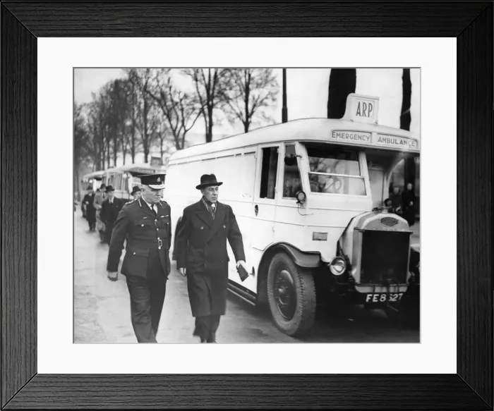 Framed Print : Sir John Anderson, the Lord Privy Seal, visits Cardiff, Wales Framed Print : Sir John Anderson, the Lord Privy Seal, visits Cardiff, Wales
