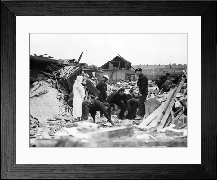 Framed Print : Scenes in Hull, the most severely damaged British city or town during the Second World