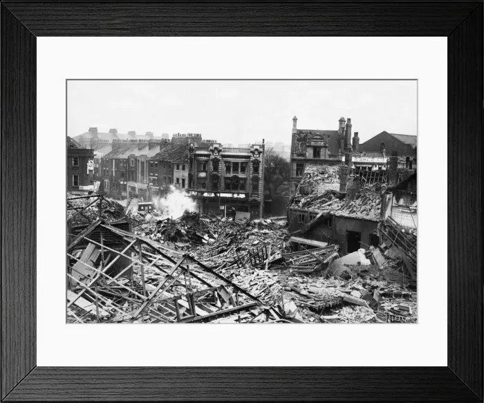 Framed Print : Scenes in Hull, the most severely damaged British city or town during the Second World Framed Print : Scenes in Hull, the most severely damaged British city or town during the Second World