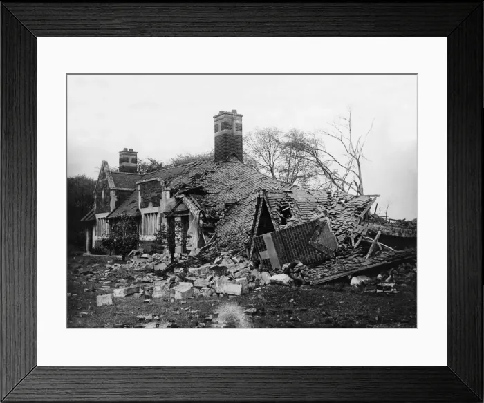 Framed Print : Scenes in Hull, the most severely damaged British city or town during the Second World Framed Print : Scenes in Hull, the most severely damaged British city or town during the Second World