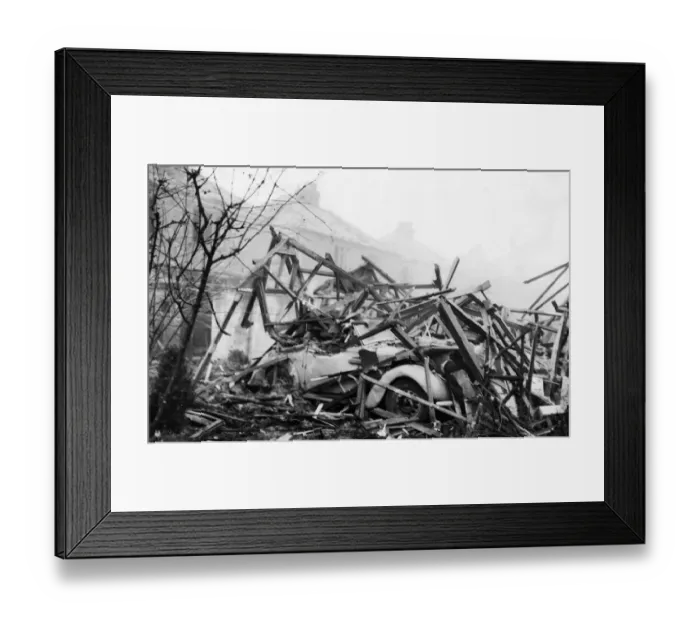 Framed Print : Scenes in Hull, the most severely damaged British city or town during the Second World Framed Print : Scenes in Hull, the most severely damaged British city or town during the Second World