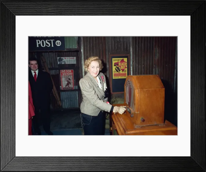 Framed Print : Dame Vera Lynn opens a Blitz Experience exhibition at Coventry