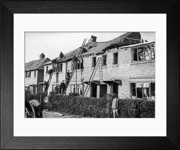 Framed Print : Scenes in Hull, the most severely damaged British city or town during the Second World Framed Print : Scenes in Hull, the most severely damaged British city or town during the Second World