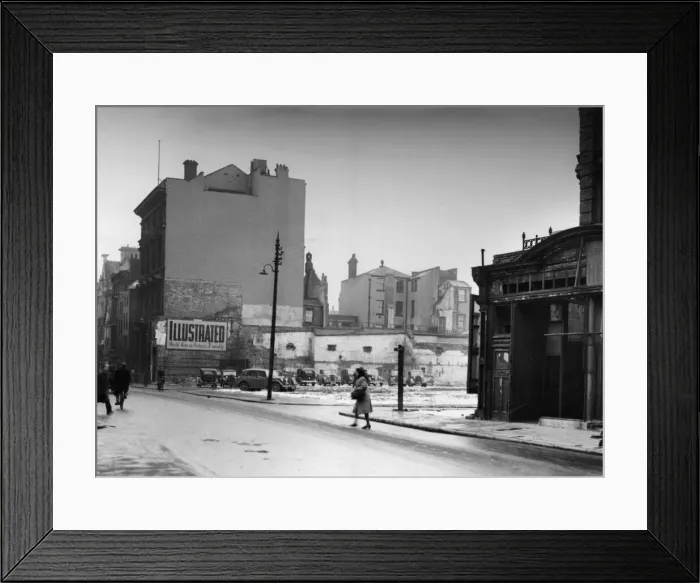 Framed Print : Scenes in Hull, the most severely damaged British city or town during the Second World Framed Print : Scenes in Hull, the most severely damaged British city or town during the Second World