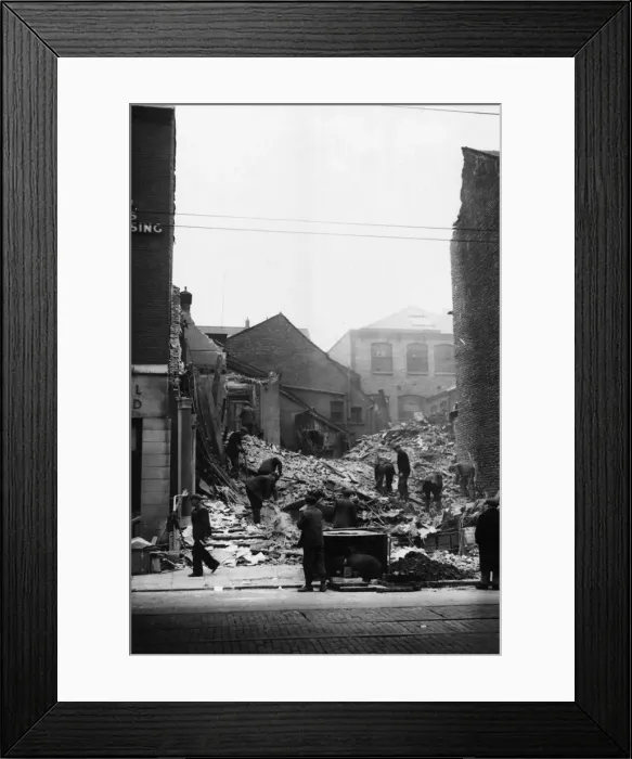 Framed Print : Scenes in Hull, the most severely damaged British city or town during the Second World