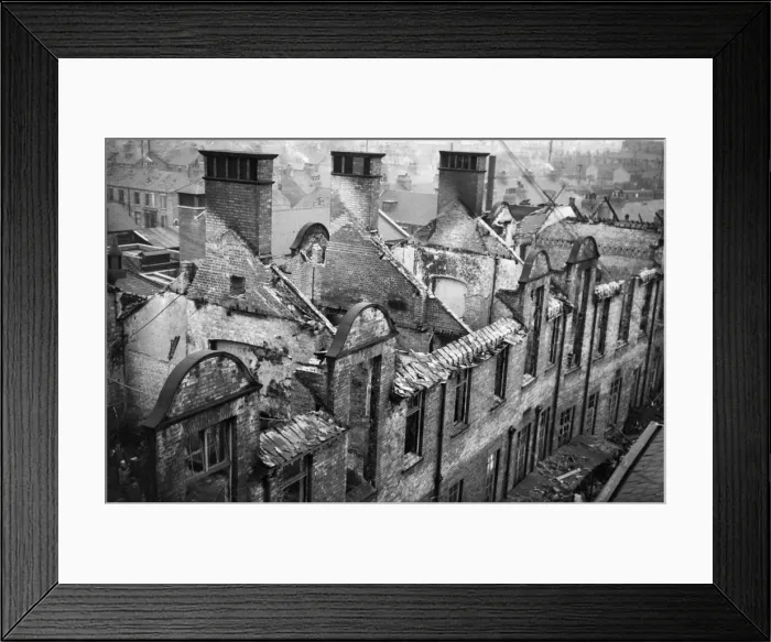 Framed Print : Scenes in Hull, the most severely damaged British city or town during the Second World Framed Print : Scenes in Hull, the most severely damaged British city or town during the Second World