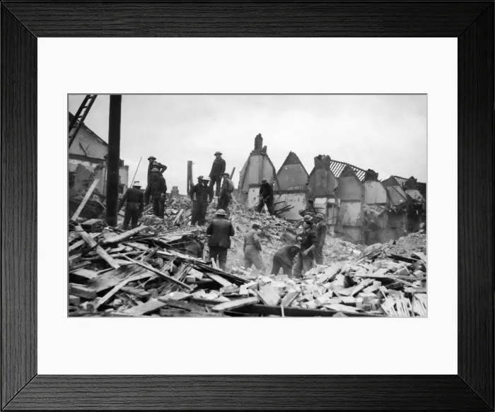Framed Print : Scenes in Hull, the most severely damaged British city or town during the Second World