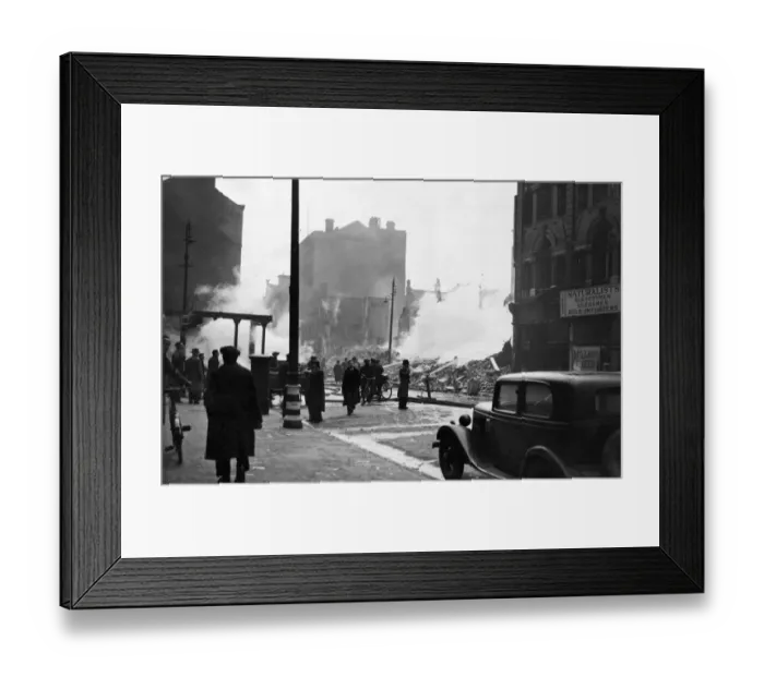 Framed Print : Scenes in Hull, the most severely damaged British city or town during the Second World Framed Print : Scenes in Hull, the most severely damaged British city or town during the Second World